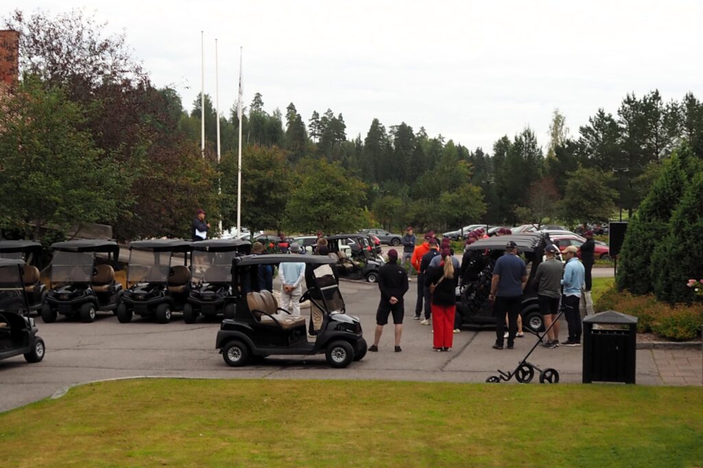 More Than Golf 2026 käynnistymässä Kytäjä Golfin klubitalon edustalla